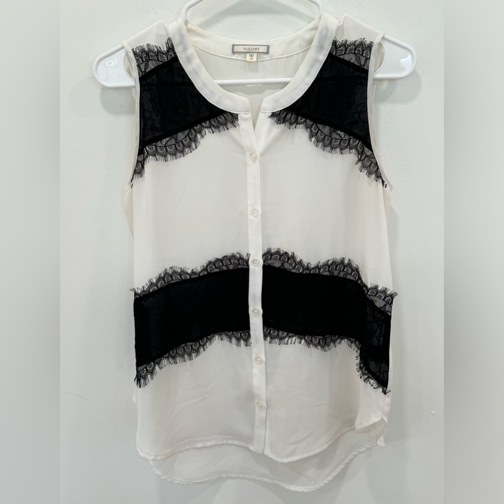 Pleione Sleeveless Blouse with Lace